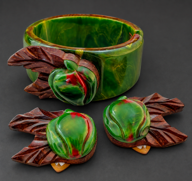 vintage green bakelite apple hinged bangle and dress clip pr